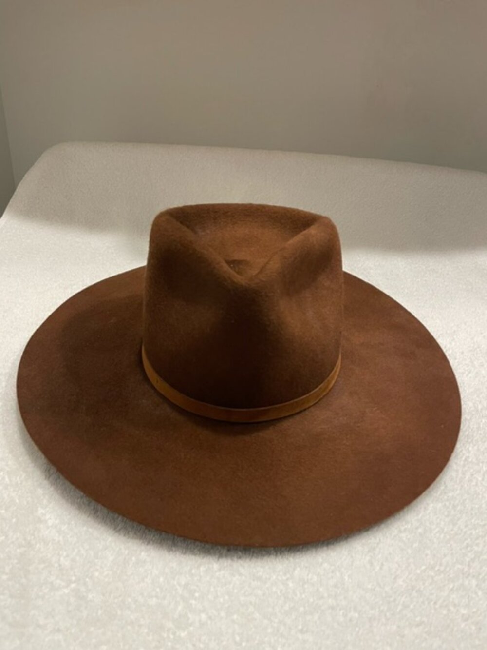 JANESSA LEONE | brown 100% Wool hat/Fedora/made in USA Size Medium